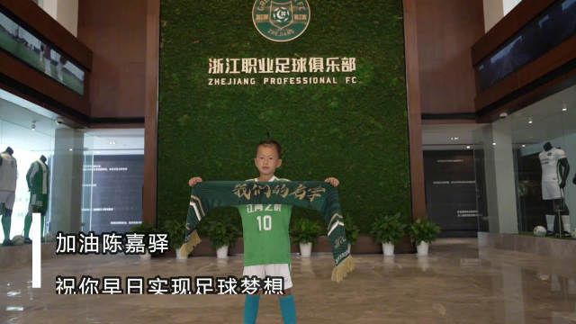瓜帅说道：“我们有足够的机会去进更多的球，水晶宫禁区内有10名球员，这很困难。